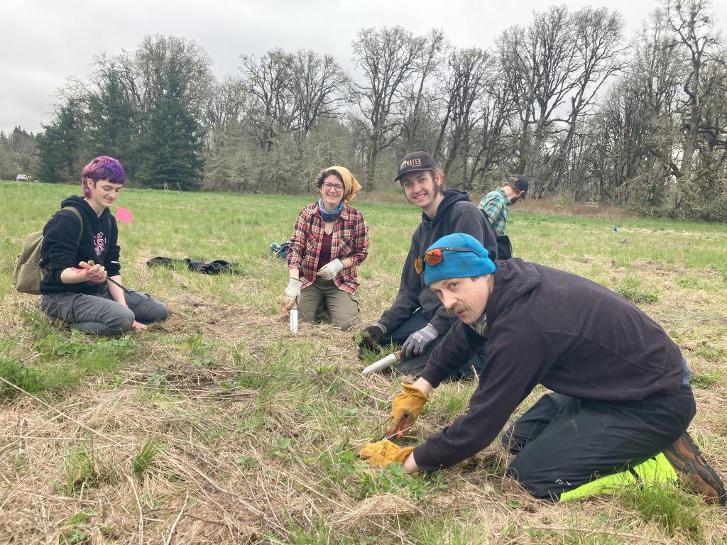 Champoeg Harvest Area Volunteer Day - Institute for Applied Ecology